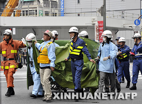 6��8�������ձ��|�����~ԭ�܇վ��������Ԯ�ˆT��һ���܂���̧���u���F(xi��n)��(ch��ng)����(d��ng)�գ��@��l(f��)��һ���Ԃ����¼���һ�������{܇ײ��·�˺�����܇�õ�����·�˼����죬�������3��������14���܂��� ���A��/���� 