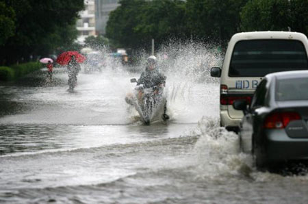 2008��6��13�հ������B�T�м����^(q��)��������·��ˮ������Ħ��܇�q��Ħ��ͧ��