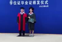 ���uһУ�L(zh��ng)�c���I(y��)����Ӱ վ��С�r(sh��)���v�����_(t��i)